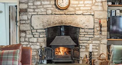 Impressive five bedroom country home in the Cotswolds - Barnsley Cottage