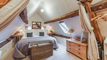 5 slaapkamers, een strijkplank/strijkijzer, reisbedje, wifi