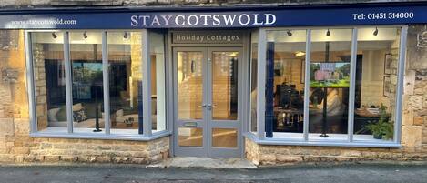 تفاصيل الفندق من الخارج