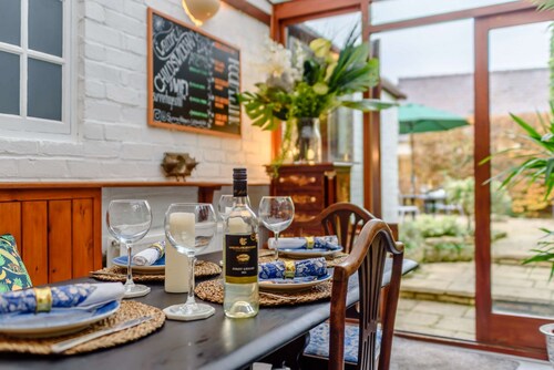 Family friendly period holiday cottage in the Cotswolds - Summer Hayes