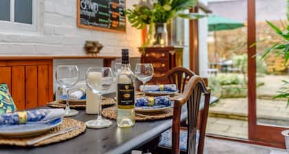 Family friendly period holiday cottage in the Cotswolds - Summer Hayes