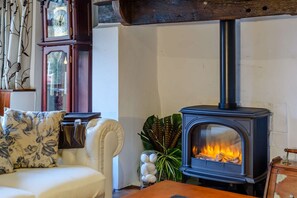 Interior - Family friendly period holiday cottage in the Cotswolds - Summer Hayes (Childswickham near Broadway)
