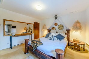 3 bedrooms, iron/ironing board, travel cot, WiFi