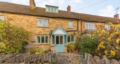 A delightful two bedroom Cotwold holiday cottage with garden - Cosy Corner