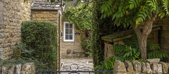 18th century period holiday cottage in the Cotswolds with garden - Lavender Cottage, Bourton