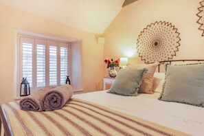 2 bedrooms, travel crib, WiFi, bed sheets