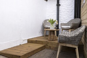 Terrace/patio - Elegant family friendly holiday cottage in the Cotswolds - The Smithy (Chipping Norton)