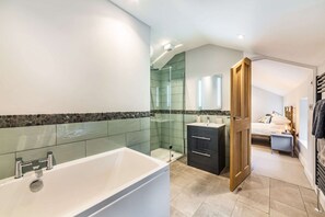 Regendusche, Haartrockner, Handtücher