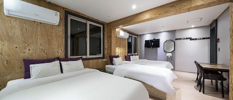 Habitación (Triple Familyroom (Netflix available)) | 1 habitación, wifi gratis y ropa de cama