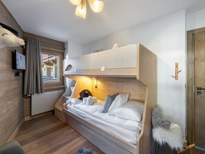 3 bedrooms, free WiFi, bed sheets - Refined apartment in Méribel with fireplace and parking (Méribel)