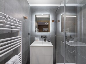 Hair dryer, towels - Refined apartment in Méribel with fireplace and parking (Méribel)