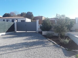 Property grounds - Fully equipped villa with swimming pool (Limoux)