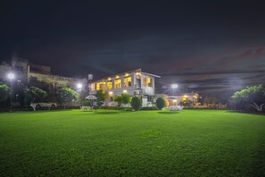 Exterior - Sunset Square @ Family Vacay (Udaipur)