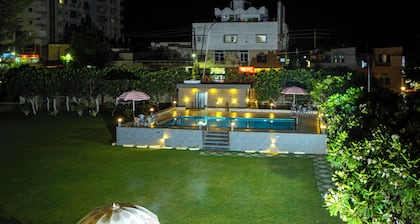 Sunset Square @ Family Vacay