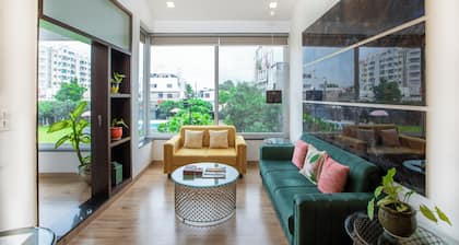 Sunset Square @ Family Vacay