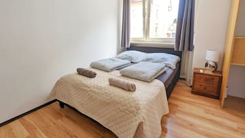 Apartment | 2 bedrooms, iron/ironing board, free WiFi, bed sheets