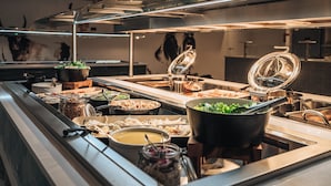 A buffet setup with various food items and a large pot of salad. - Belambra Clubs Port Camargue - Les Salins (Le Grau-Du-Roi)