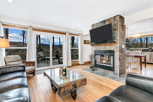 Black Mountain Treehouse