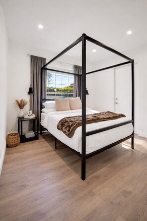 2 chambres, bureau, fer et planche à repasser, Wi-Fi (supplément)