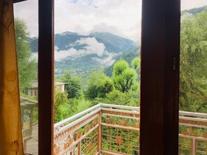 Interior - Room with private kitchen and Bathroom (Manali)