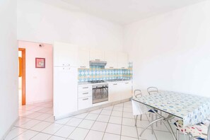 Herdplatte, Wasserkocher mit Kaffee-/Teezubehör