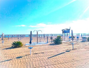 Beach - Amazing apartment with seaview terrace (Grado Pineta)