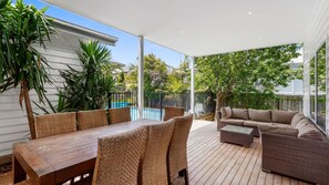 Outdoor dining - Seaview Apollo Escape (Apollo Bay)