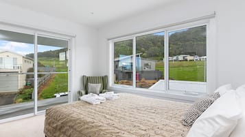 5 bedrooms, iron/ironing board