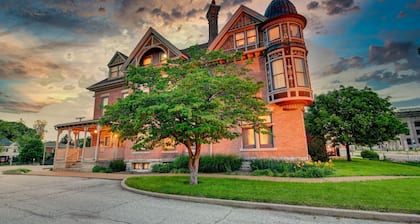 Timeless Elegance | Walk to Capitol & Attractions | Historic Luxury