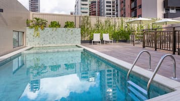 2 outdoor pools