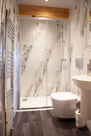 Bathroom - The Boshaw Trout (Holmfirth)