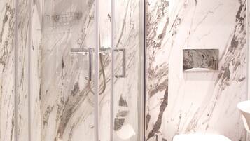 Standard Double Room, Ensuite, Courtyard View | Bathroom