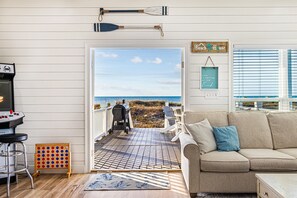 TV connectée, cheminée, jeux vidéo, lecteur de DVD