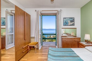 4 dormitoris, planxa i posts de planxar, wifi gratuïta i roba de llit 