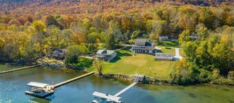 Main + Guest Home on the TN River! Sleeps 19 ppl!