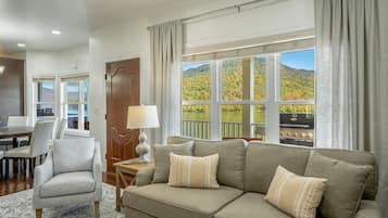 Smart TV, fireplace, table tennis, offices
