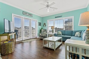 TV - CottageVacations4u "Shore Thing"- ocean views-direct beach access-pool club (Ocean Isle Beach)