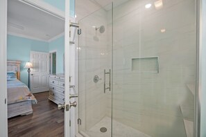 Towels - CottageVacations4u "Shore Thing"- ocean views-direct beach access-pool club<br>Golf cart friendly (Ocean Isle Beach)