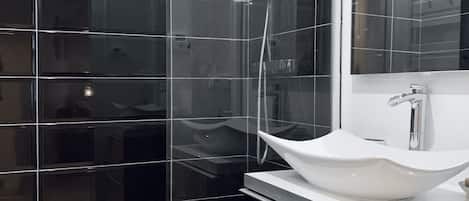 Shower, free toiletries, towels