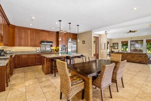 Fridge, microwave, oven, stovetop - Private Pool, Hot Tub with AC, BBQ and Very Spacious (Po'ipu)