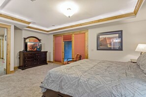 2 bedrooms, iron/ironing board, free WiFi, bed sheets - Condo w/stone fireplace, A/C, near GNP - Marina Cay Estates Retreat (Bigfork)