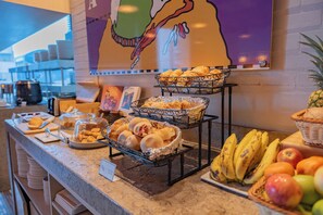 Free daily buffet breakfast - Hotel Barí Bucaramanga By OxoHotel (Bucaramanga)