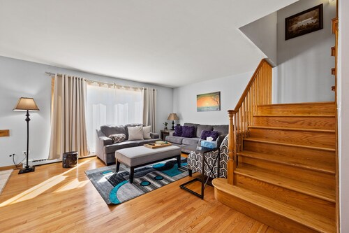 Cheerful 3 bedroom. Feels like home.