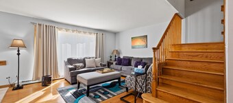 Cheerful 3 bedroom. Feels like home.