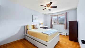 3 bedrooms, desk, iron/ironing board, travel crib