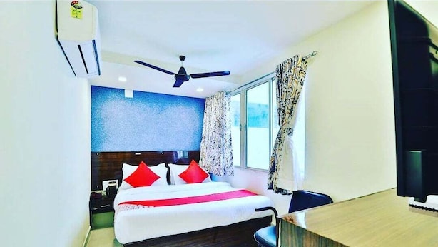 Escritorio, wifi gratis y ropa de cama 