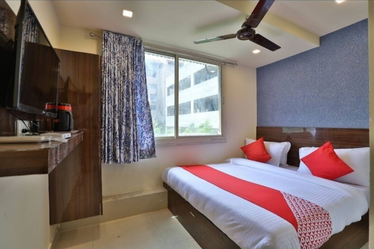 Habitación doble Deluxe, 1 cama King size, vista a la ciudad | Escritorio, wifi gratis y ropa de cama