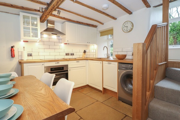 Cottage | Private kitchen | Fridge, microwave, dishwasher, electric kettle