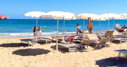 Charming, light-filled Mediterranean Villa – sleeps 2-6, only 250 m from the Sea