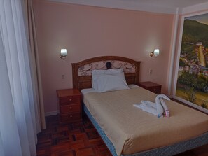 Executive-Doppelzimmer, 1 King-Bett, Stadtblick | Individuell dekoriert, laptopgeeigneter Arbeitsplatz, kostenloses WLAN
